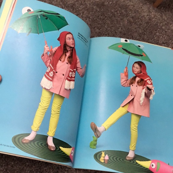 Scarves and Cowls: 36 Quick & Stylish Knits Paperback Book - Picture 12 of 16